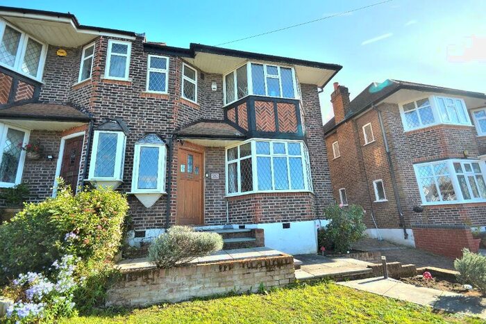 4 Bedroom Semi-Detached House To Rent In Arnos Grove, London, N14