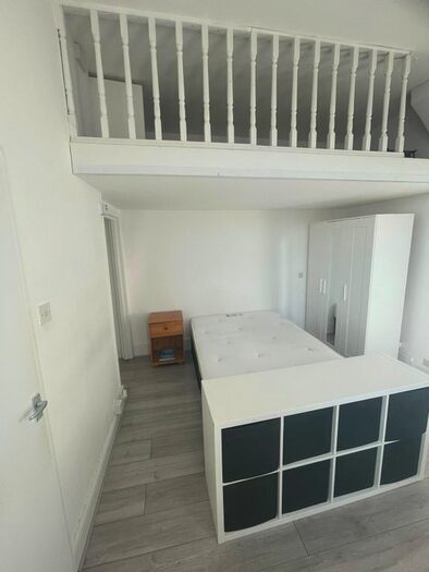 Studio To Rent In Cavendish Road, London, NW6