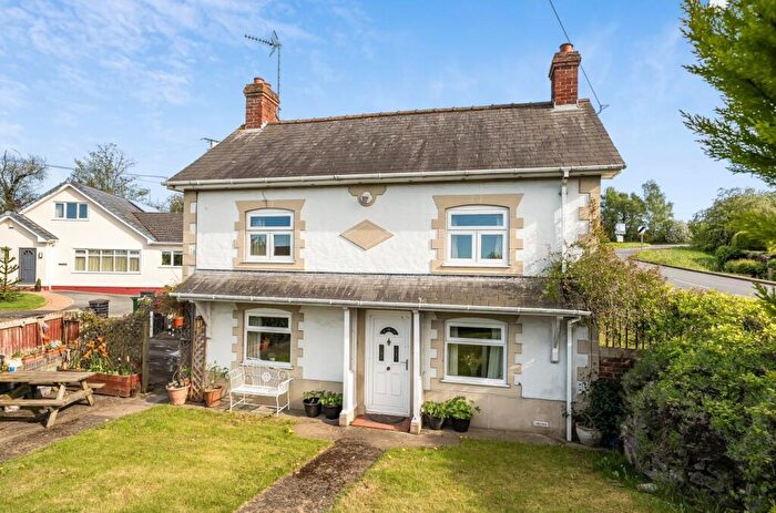 2 Bedroom Link Detached House For Sale In Whitchurch Road, Bangor-On-Dee., LL13