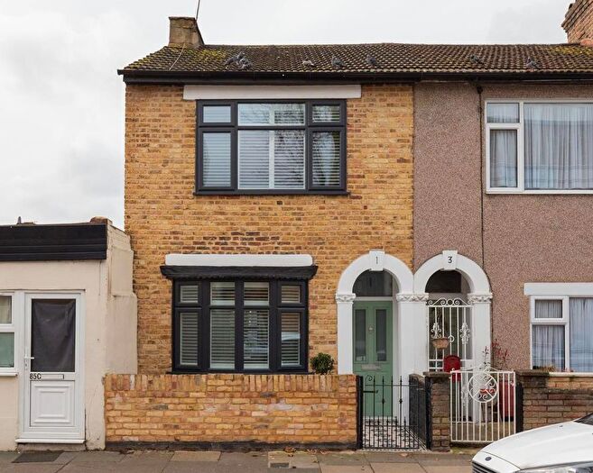 2 Bedroom Property For Sale In Lowther Road, Walthamstow, E17