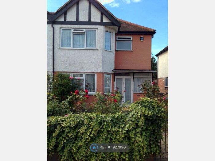 3 Bedroom Semi-Detached House To Rent In Allan Way, London, W3