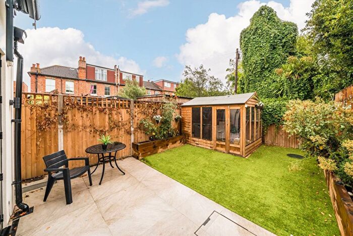 2 Bedroom Flat For Sale In Northfield Avenue, Northfields, W13