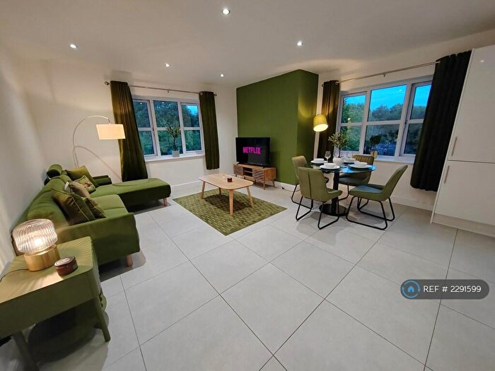 4 Bedroom Flat To Rent In Chapman House, Manchester, M18