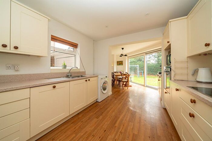 4 Bedroom Detached House For Sale In The Dell, St. Albans, AL1