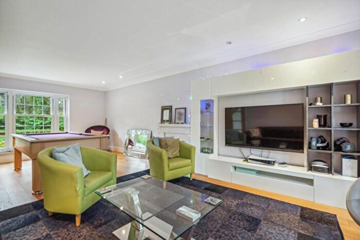 5 Bedroom Detached House For Sale In Blyton Close, Beaconsfield, HP9