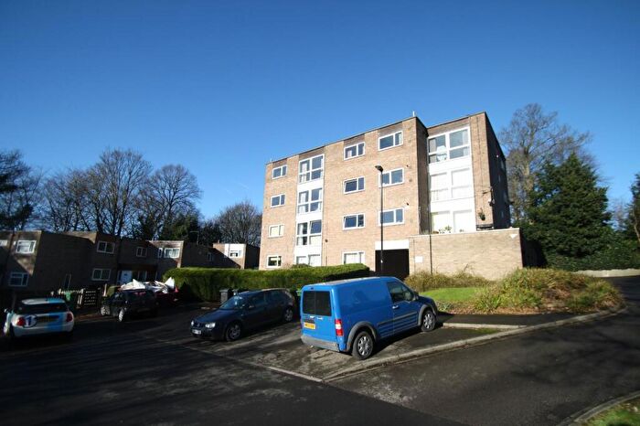 2 Bedroom Flat To Rent In Gledhow Wood Close, Leeds, West Yorkshire, LS8