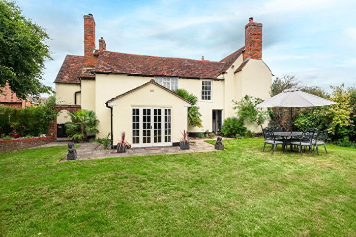4 Bedroom Detached House For Sale In Ampthill Road, Shefford, Bedfordshire, SG17