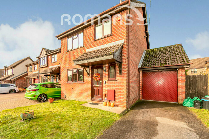 3 Bedroom Link Detached House To Rent In Hilmanton, Lower Earley, RG6