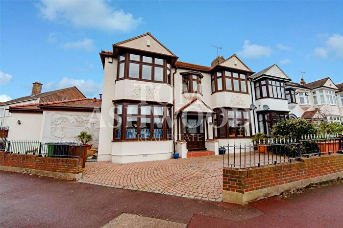 5 Bedroom End Of Terrace House For Sale In Westrow Drive, Leftley Estate, Barking, IG11