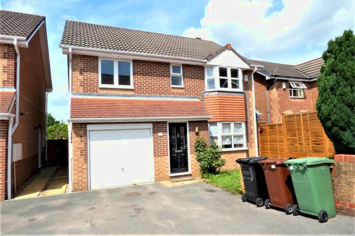 4 Bedroom Detached House For Sale In Moorland View, Leeds, LS13