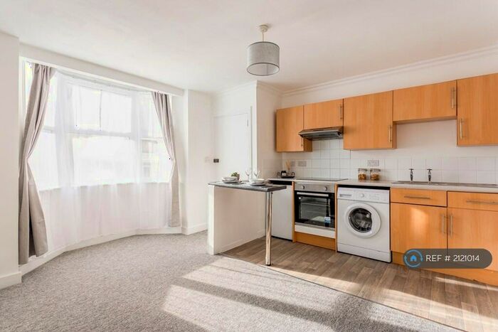 1 Bedroom Flat To Rent In Western Road, Littlehampton, BN17