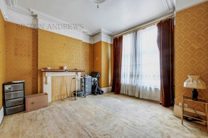 4 Bedroom Detached House For Sale In Culmington Road, Ealing, W13