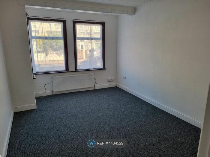 3 Bedroom Terraced House To Rent In Fanshawe Avenue, Barking, IG11