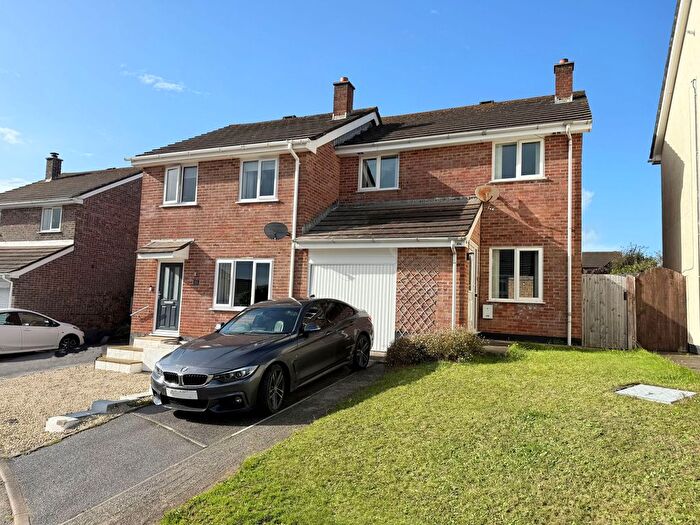 3 Bedroom Semi-Detached House For Sale In Treverbyn Road, Falmouth, TR11