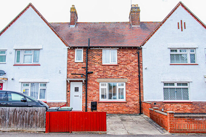 3 Bedroom Terraced House For Sale In Welford Avenue, Irthlingborough, NN9