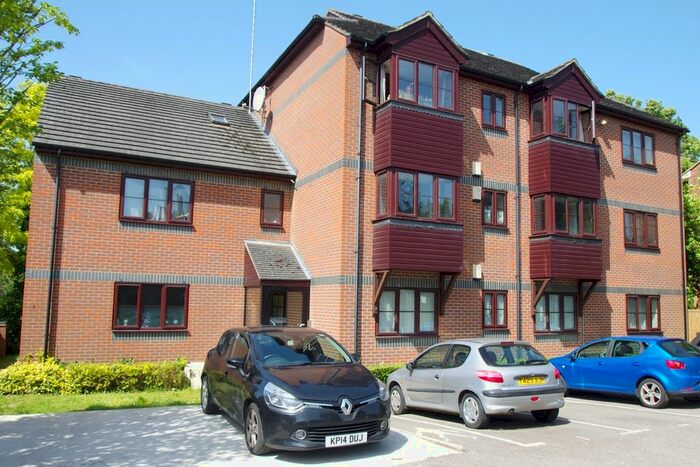 1 Bedroom Flat To Rent In Dellfield Court, Hempstead Road, Watford, WD17