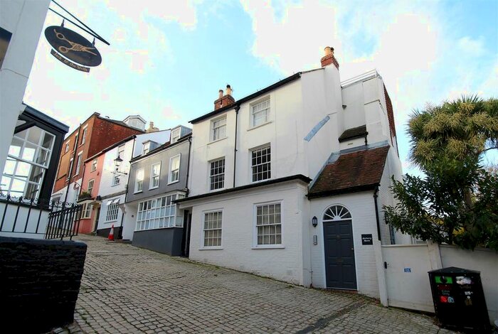2 Bedroom Flat To Rent In Quay Hill, Lymington, SO41
