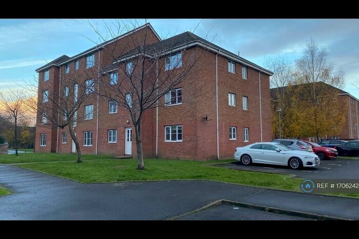 2 Bedroom Flat To Rent In Tullis Gardens, Glasgow, G40
