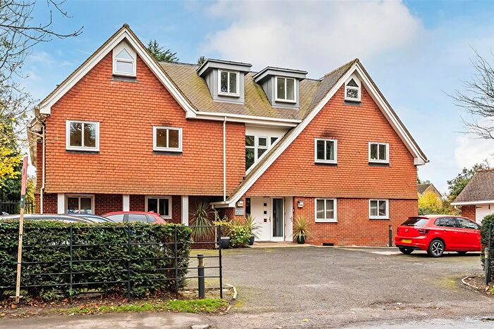 2 Bedroom Flat To Rent In Westhall Road, Warlingham, CR6