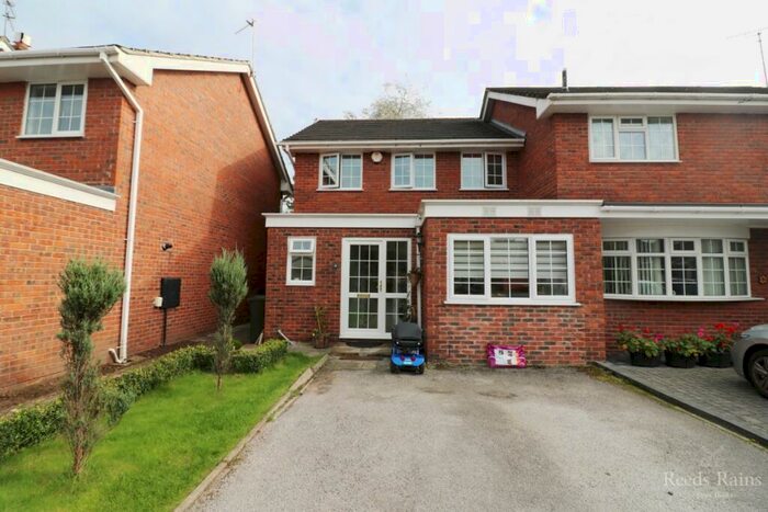 3 Bedroom Semi-Detached House To Rent In Old Farm Close, Willaston, Neston, CH64