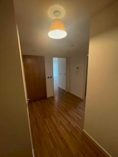 2 Bedroom Flat To Rent In Queen Mary Avenue, London, E18