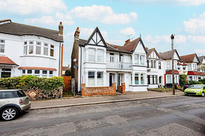 3 Bedroom Semi Detached House For Sale In St. Georges Park Avenue, Westcliff-On-Sea, SS0