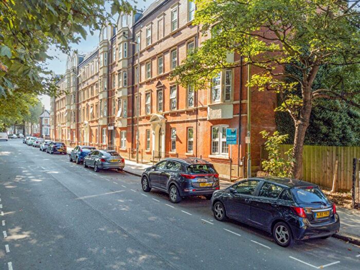 3 Bedroom Flat To Rent In Tottenham Lane, London, N8