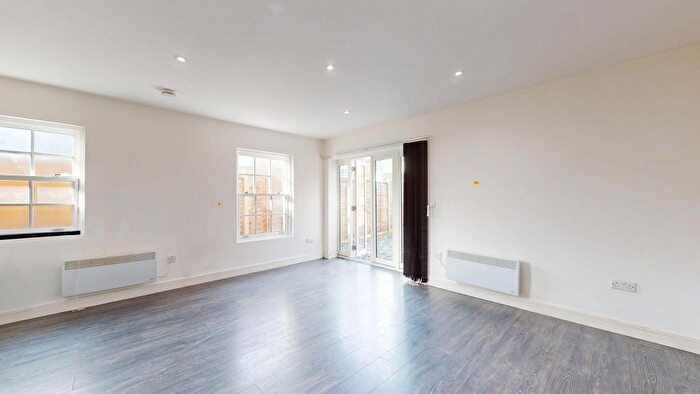 3 Bedroom Flat To Rent In Middle Road, Harrow-On-The-Hill, Harrow, HA2