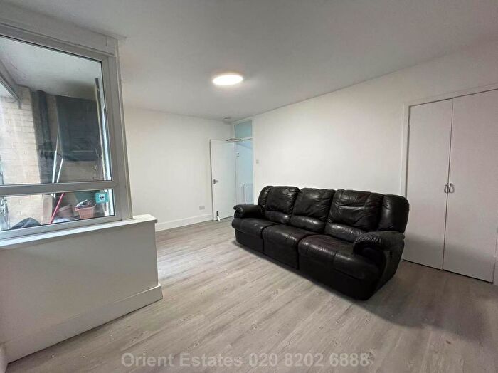 3 Bedroom Flat To Rent In Raglan Street, London, NW5