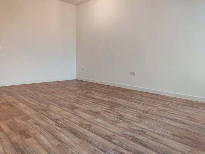 1 Bedroom Flat To Rent In Rockingham Road, Kettering, NN16