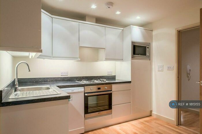 1 Bedroom Flat To Rent In Lower Street, Haslemere, GU27