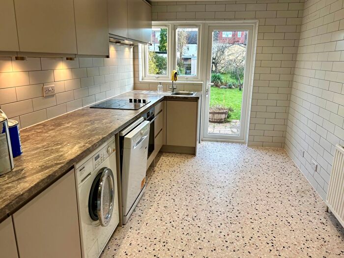 5 Bedroom End Of Terrace House To Rent In Glenwood Gardens, Gants Hill, Ilford, IG2