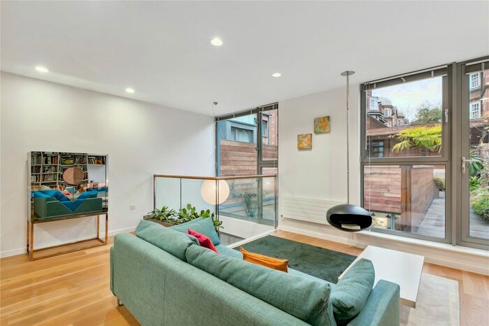 3 Bedroom End Terrace House To Rent In Peacock Place, Islington, N1