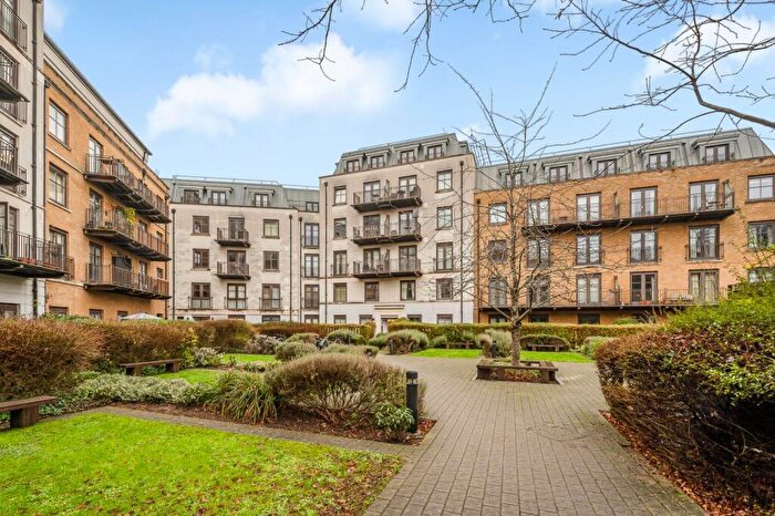 1 Bedroom Flat For Sale In Highbury Gardens, Holloway Road, N7