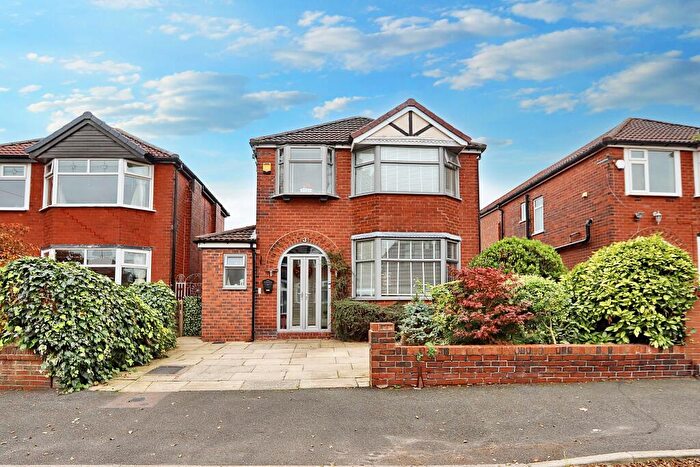 3 Bedroom Detached House For Sale In Kings Avenue, Whitefield, M45