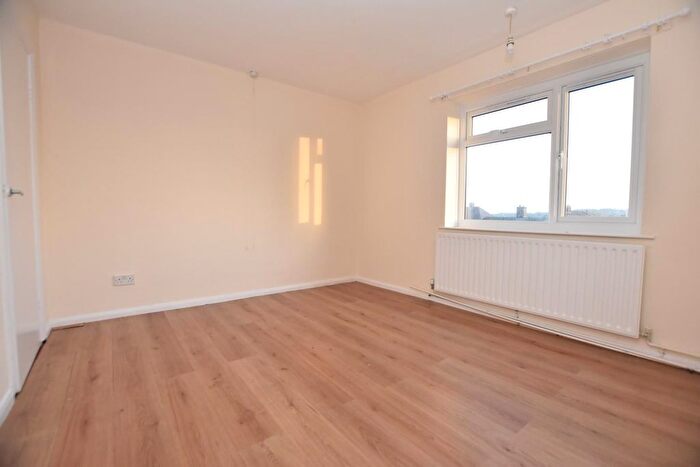 1 Bedroom Flat To Rent In Kingsley Avenue, Grangewood, Chesterfield, S40