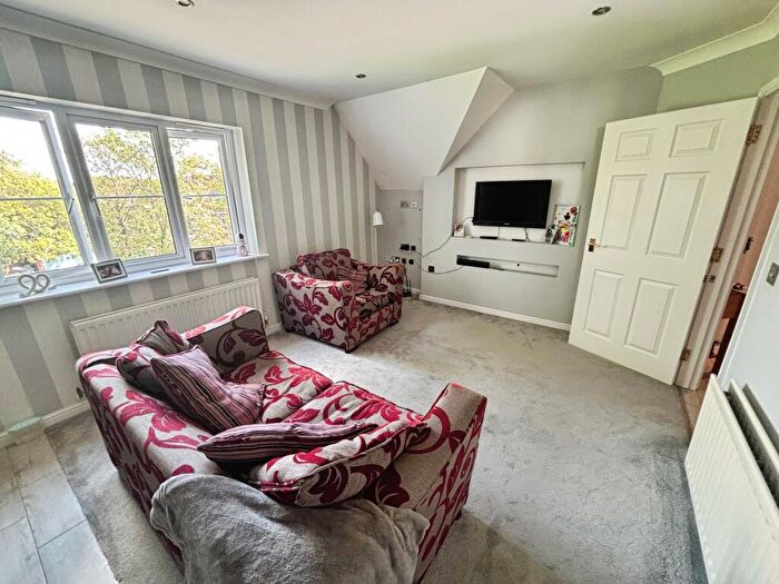 2 Bedroom Flat To Rent In Cranmer Court, St Lawrence Road, Upminster, RM14