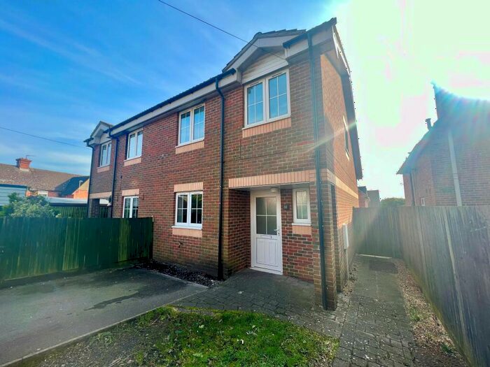 3 Bedroom Semi-Detached House To Rent In Ashurst Road, Portsmouth, PO6
