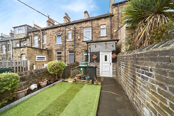 4 Bedroom Terraced House For Sale In Norwood Avenue, Shipley, BD18