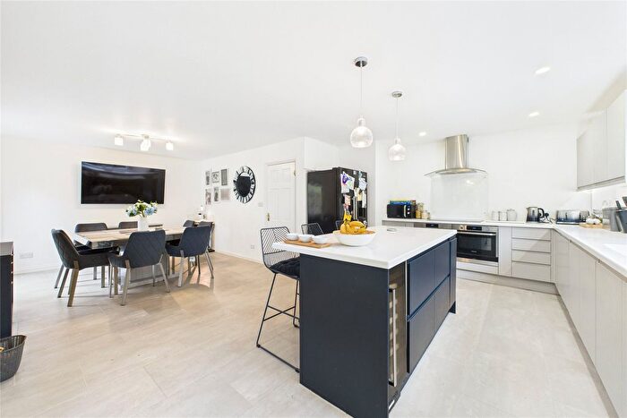 5 Bedroom Detached House For Sale In Finchampstead, Wokingham, Berkshire, RG40