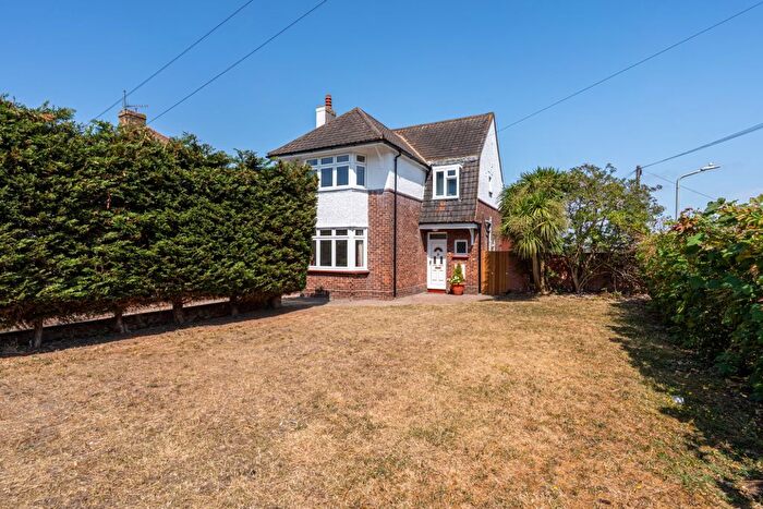 3 Bedroom Detached House For Sale In Lamorna Avenue, Gravesend, Kent, DA12