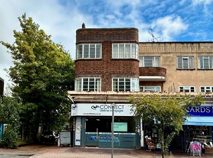 3 Bedroom Flat To Rent In Byron Mansions Corbets Tey Road Upminster Essex, RM14