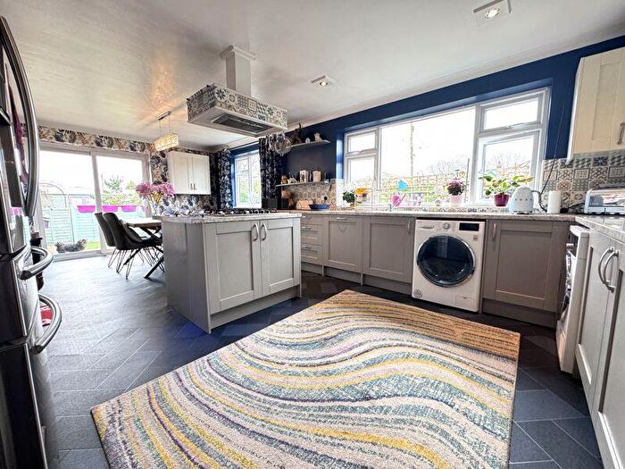 4 Bedroom Bungalow For Sale In Sandford Road, Wareham, BH20