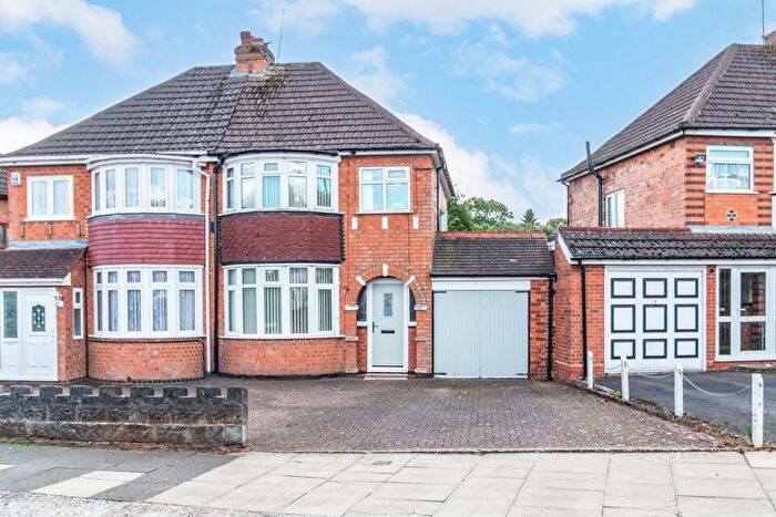 3 Bedroom Semi-Detached House For Sale In Kingshurst Road, Birmingham, West Midlands, B31