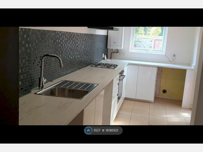 3 Bedroom End Of Terrace House To Rent In Pattocks, Basildon, SS14