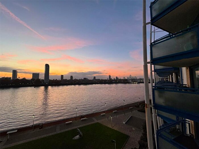 2 Bedroom Apartment To Rent In Apollo Building, Newton Place, London, E14