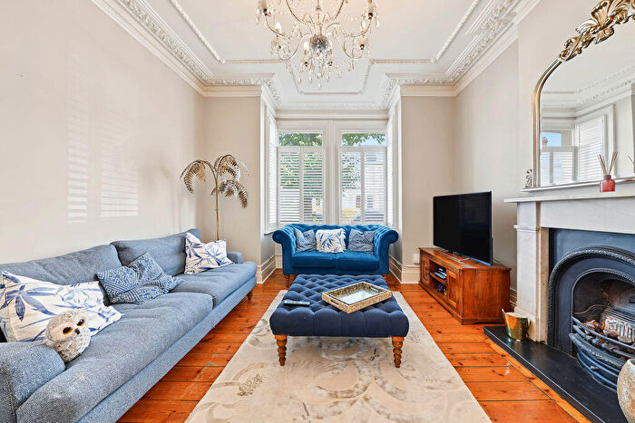 3 Bedroom Flat For Sale In Laitwood Road, London, SW12