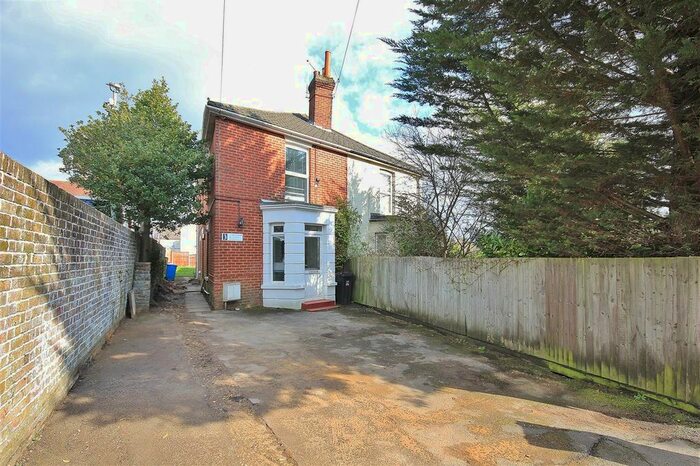 1 Bedroom Flat To Rent In North Lodge Road, Penn Hill, Poole, BH14