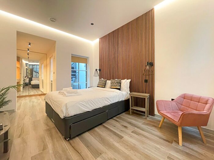 1 Bedroom Mews To Rent In Lexham Gardens Mews, W8
