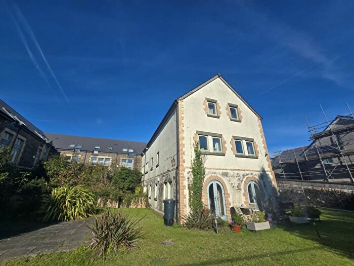 2 Bedroom Apartment For Sale In Apartment The Old School House, Tredegar Avenue, Llanharan, Pontyclun, CF72